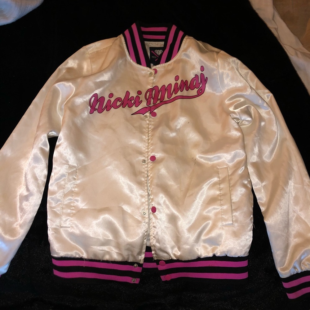 Clothes - Picture 4 of 5